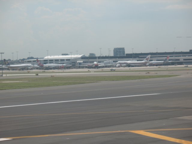 sydneyairport2.jpg